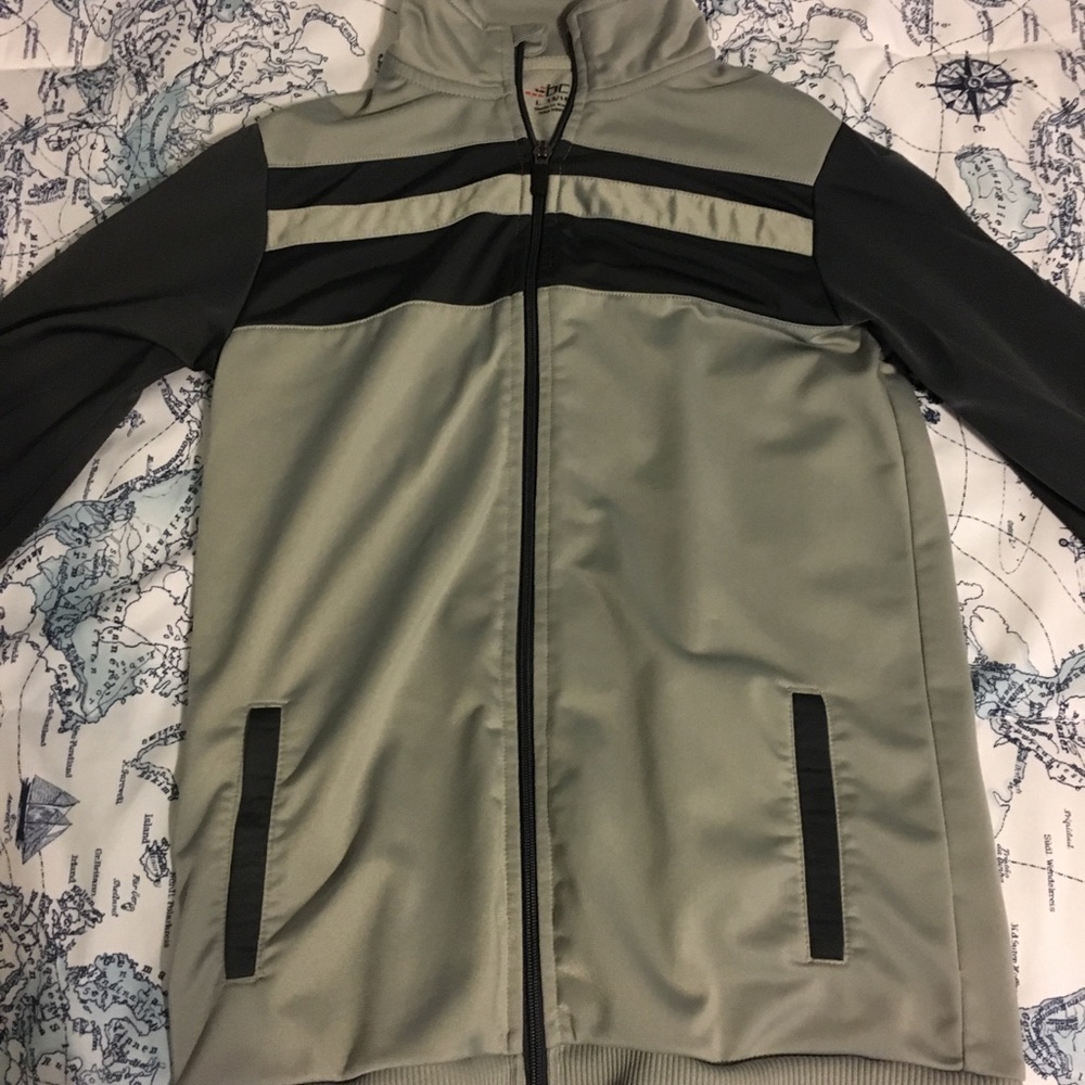 Long sleeve zip up jacket. Size L (14/16).